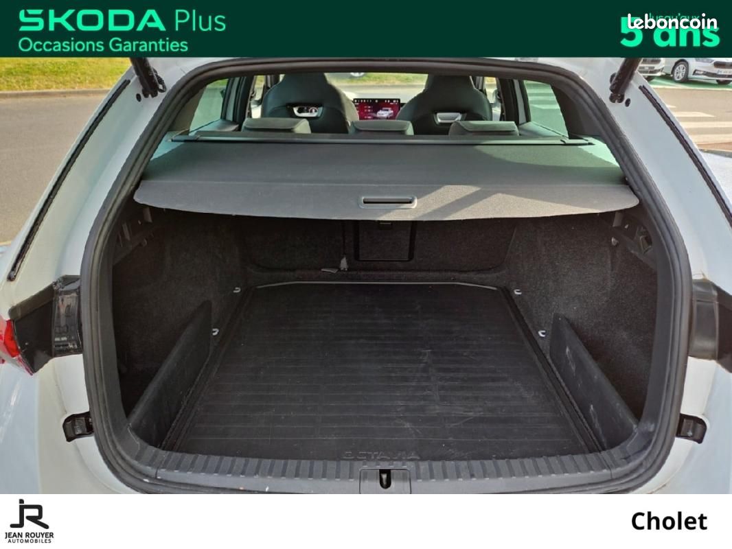 Skoda Octavia COMBI 2.0 TDI 150 ch SCR DSG7 Sportline (image 14)