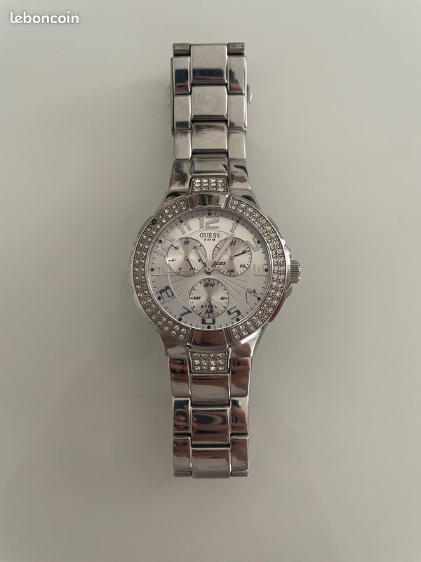 Montre GUESS Pour Femme En Acier Inoxydable Argenté - Cadran Argenté - Occasion