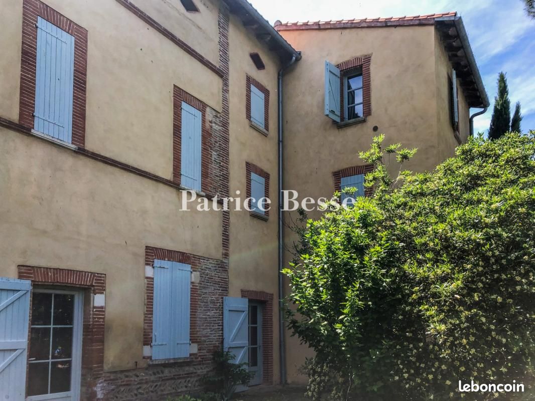 Maison 9 pièces 470 m² · à Marquefave · 470 m² · 780 000 €