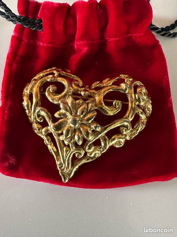 Christian Lacroix joaillerie . Jolie broche , très broche élégante, excellent état (image 1)