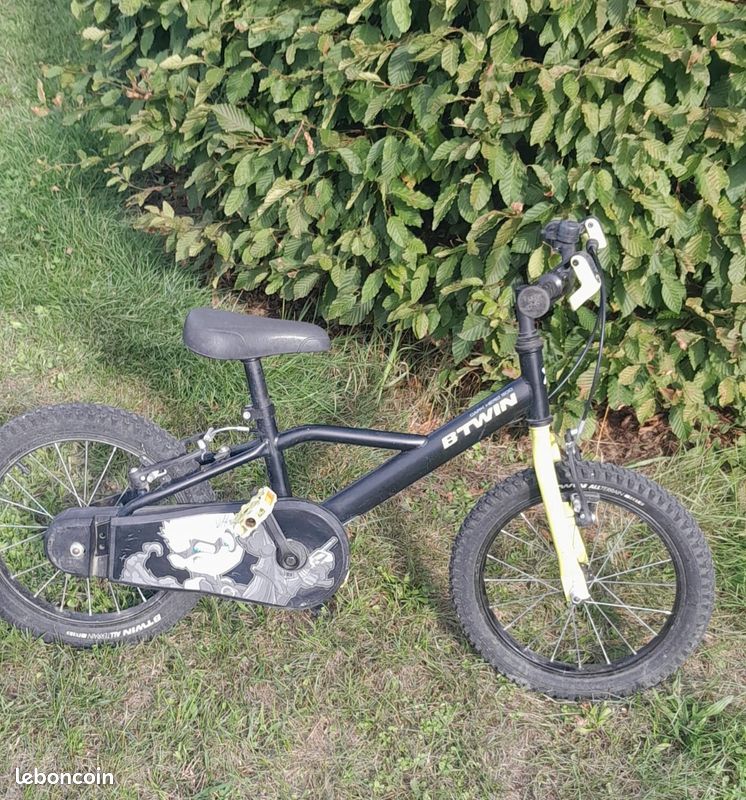 16 Pouces Btwin Dark Hero Vélo Enfant 16 Pouce Btwin Dark Hero 500