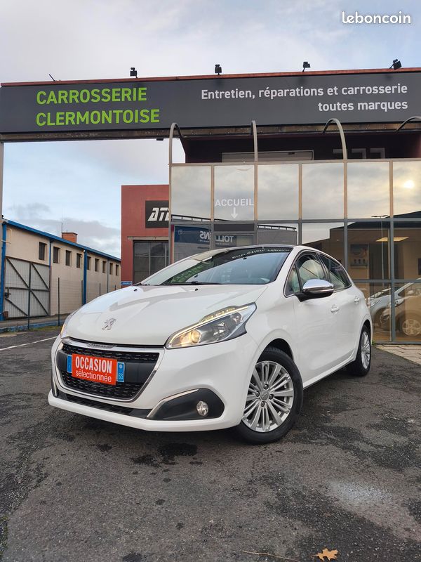 Peugeot 208 Allure 1.2 essence 110ch (image 1)