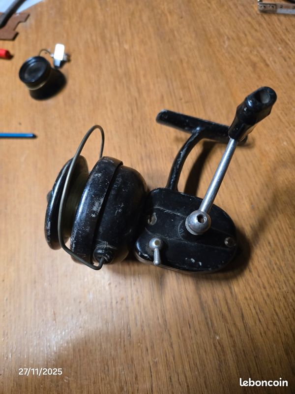 Vintage Pflüeger Everlaster 300 Yds Surf Casting Reel