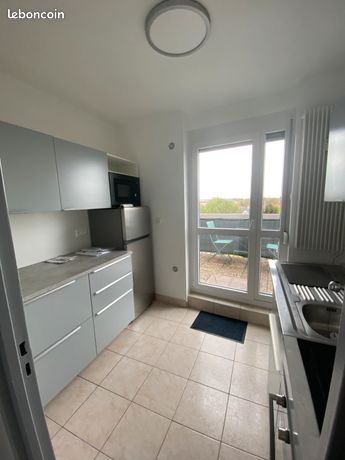 Trés bel appartement meublé situe en dernier etage route des romains