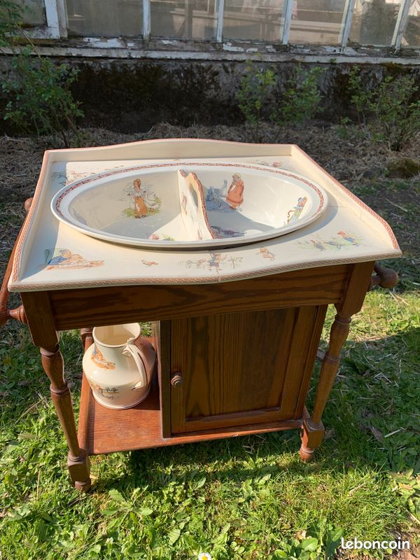 Meuble de toilette ancien - France