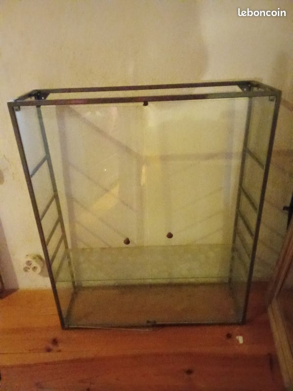 Vitrine pour collection, en acier et verre très bon état (image 3)