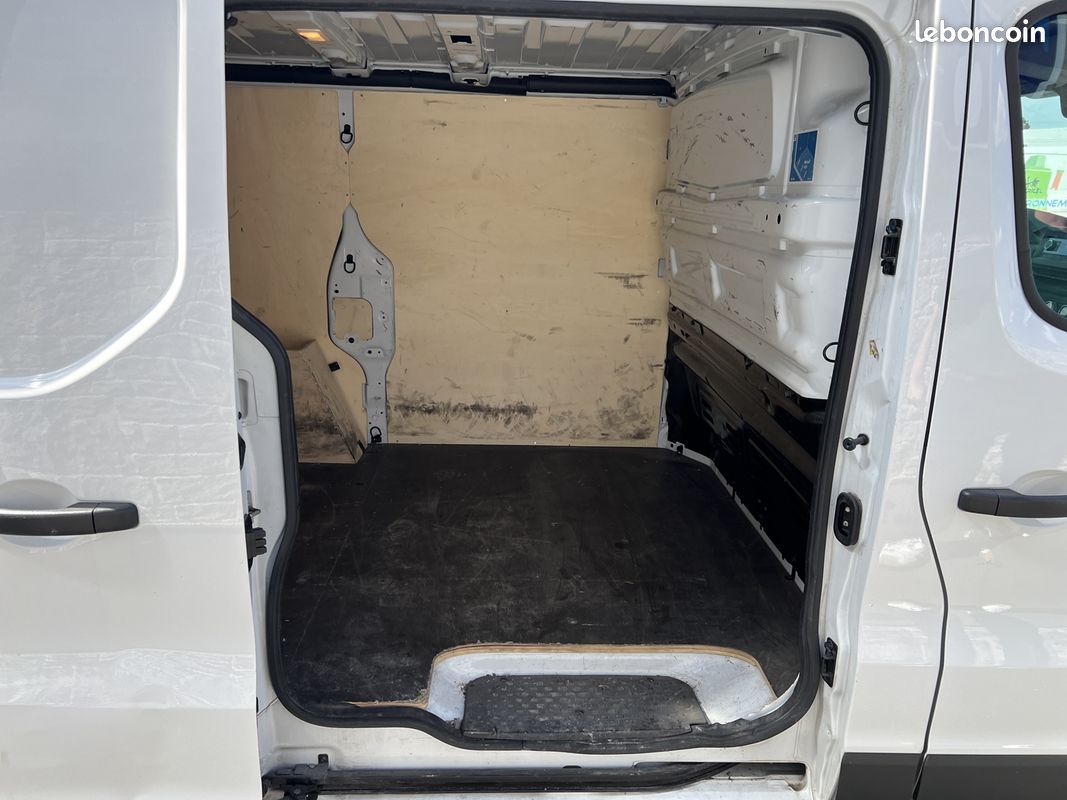 Renault TRAFIC III FG L1H1 2T8 2.0 BLUE DCI 150CH ADVANCE -24 (image 11)