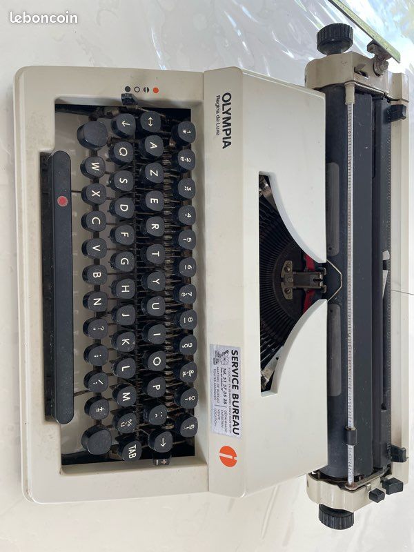 Donne machine à écrire Olympia (image 1)
