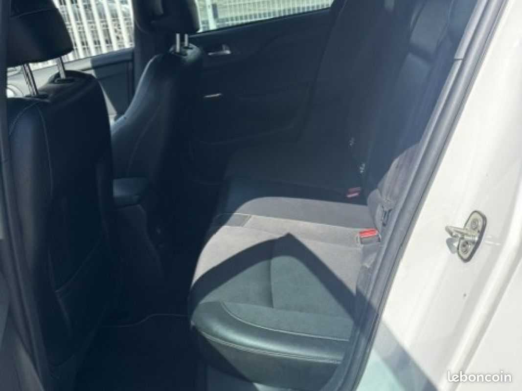 CITROEN DS4 e-HDi 115 So Chic (image 4)