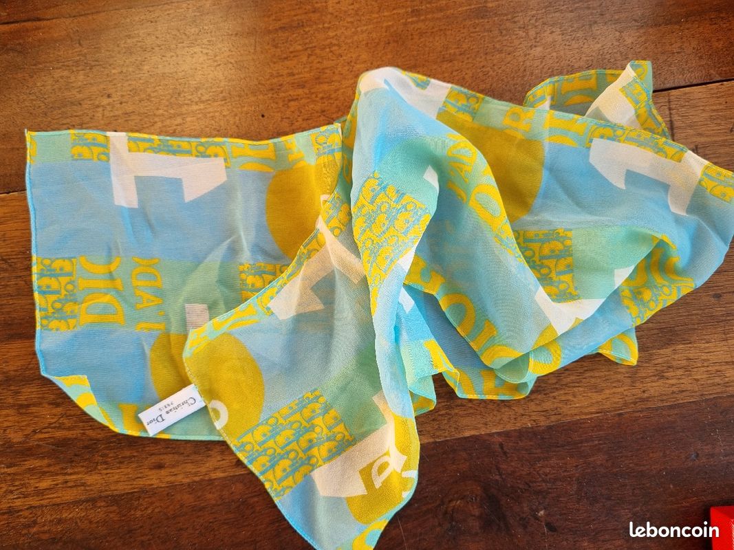 Foulard en soie Christian Dior (image 1)