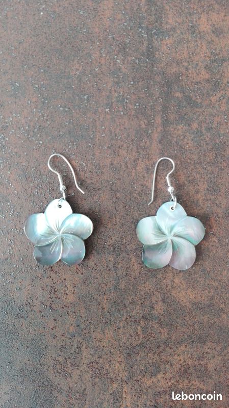 Boucles d'oreille en forme d'hibiscus - Fiona93 (image 1)