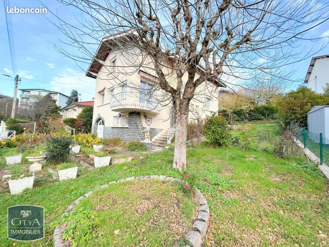 Maison 5 pièces 140 m² · à Unieux · 140 m² · 180 000 €