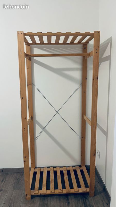 Penderie en bois (image 1)