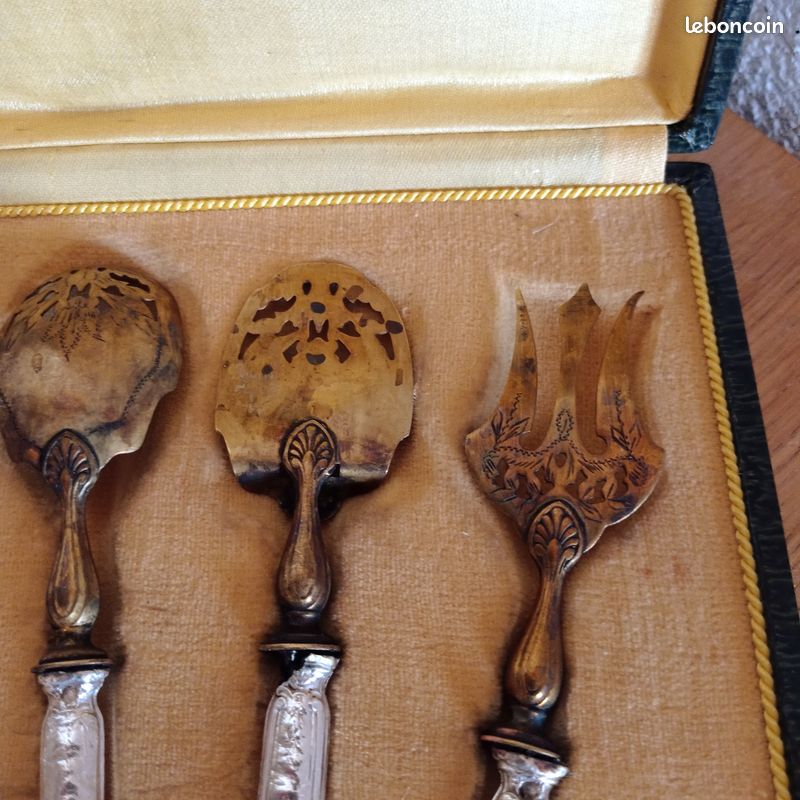 Présentoir à mignardises ancien en cristal et régule