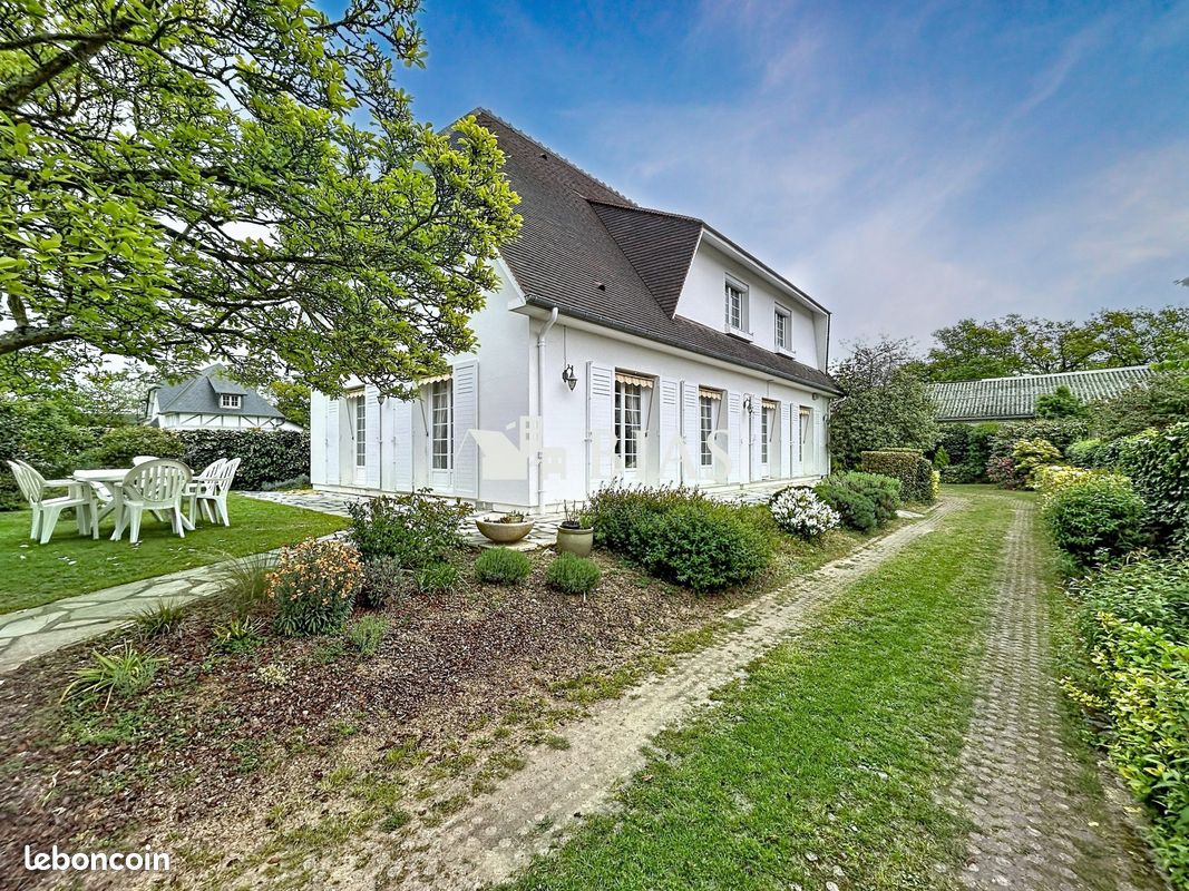 Maison 8 pièces 189 m² · à Saint-Aubin-lès-Elbeuf · 189 m² · 243 000 €