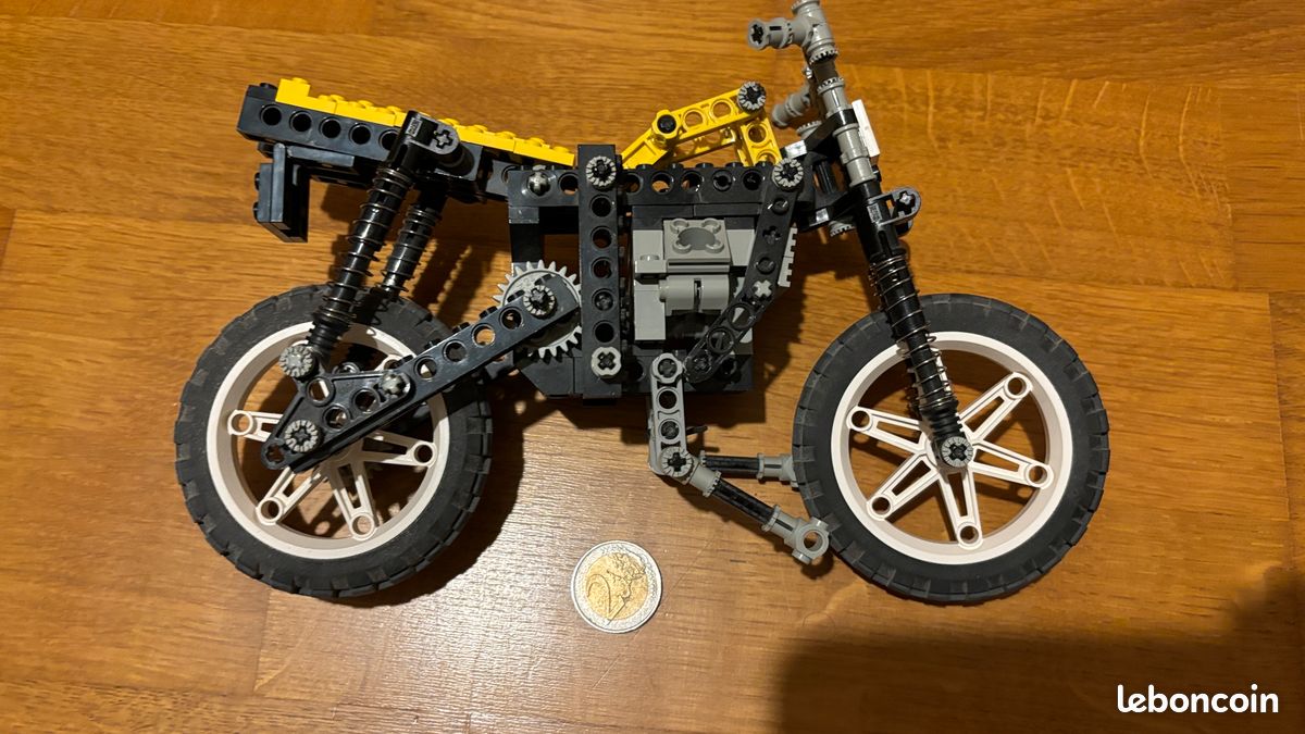 LEGO Technique 8838 Moto (image 2)