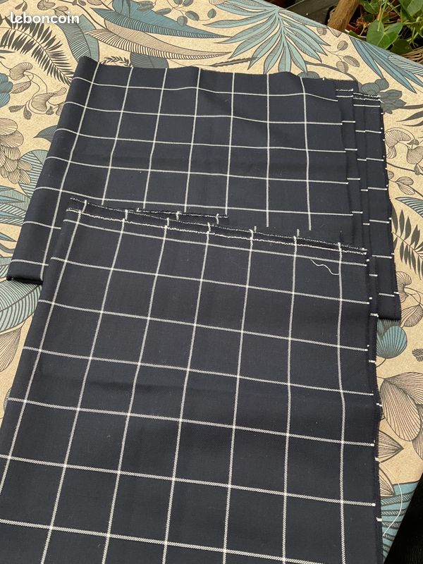 Coupons tissu bleu marine et blanc (image 3)