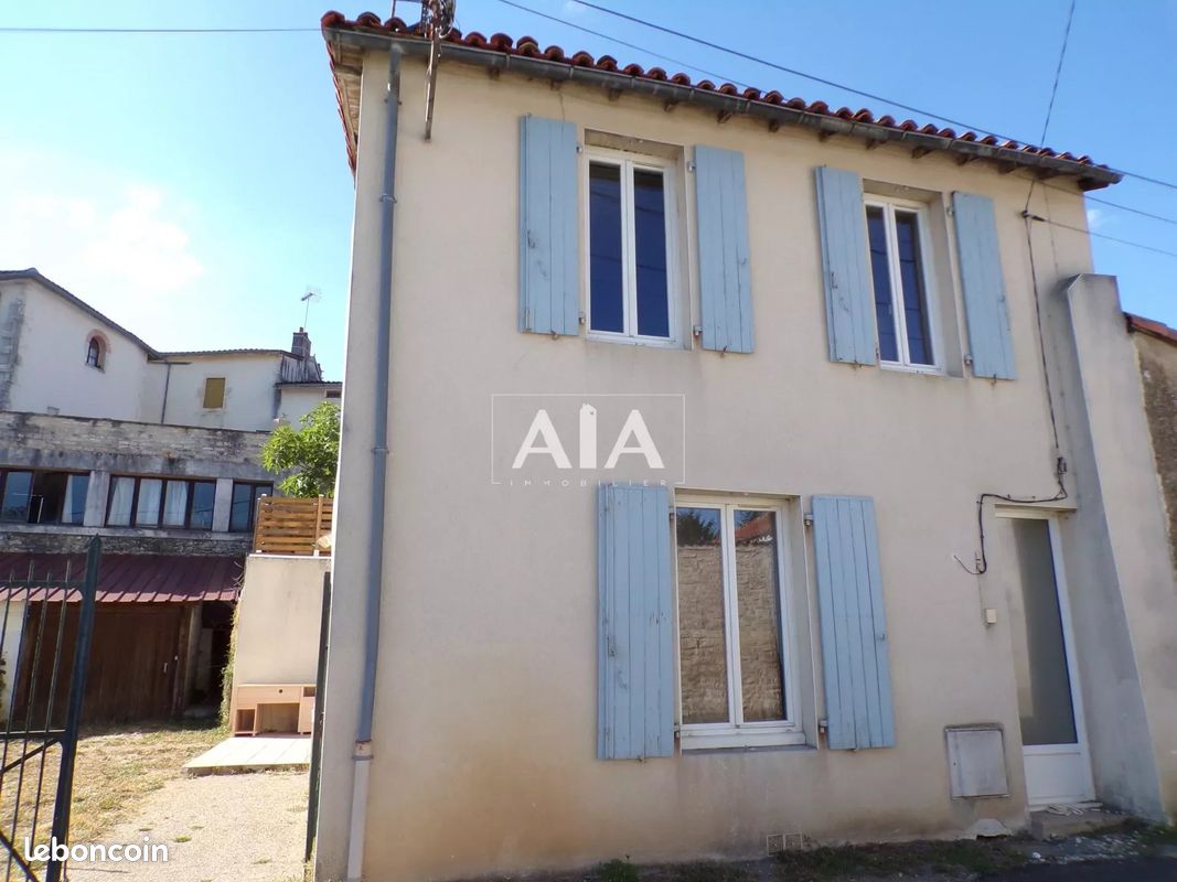 Maison de ville 4 pièces 86 m² - Ruffec 16700 (image principale 0)