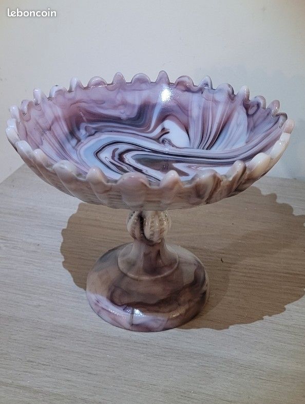 Ancienne Coupe En Opaline Couleur Mastic – Décor Gui, Bon état Avec Défauts