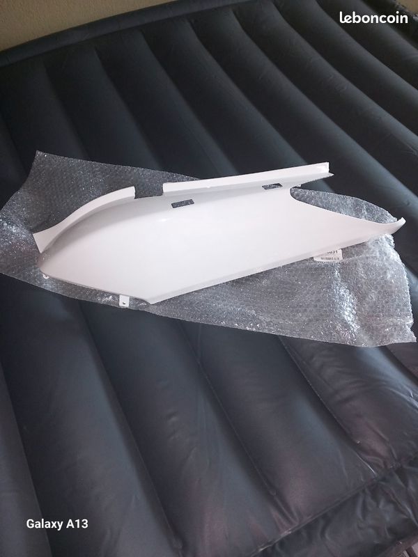 Carénage XMax125 arrière gauche neuf (image 2)