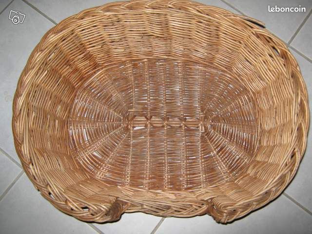 Pannier en osier pour chien (image 1)