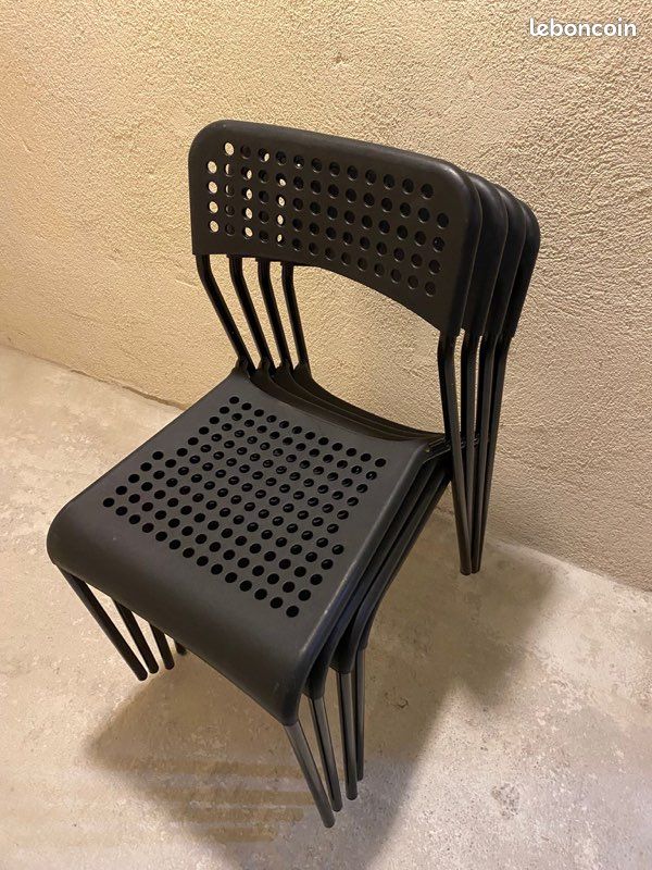 Table à manger avec 4 chaises (image 2)