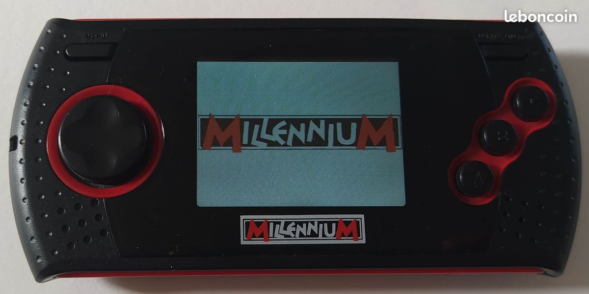 Console Sega Mega Drive Millenium 2000 – PAL – Avec 20 Jeux – Occasion