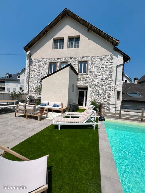 Maison 8 pièces 340 m² · à Mauléon-Licharre · 340 m² · 459 000 €