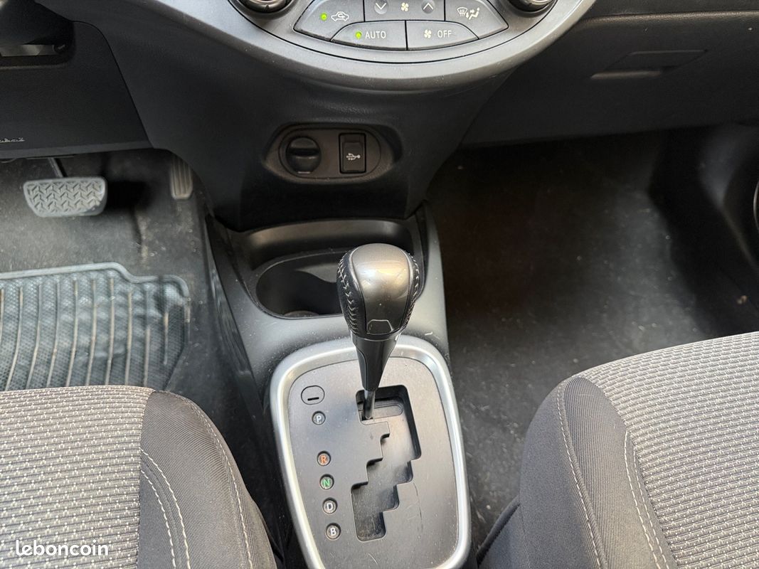 TOYOTA YARIS Hybride 100 ch Dynamic Caméra De Recul Radar De Recul Ouverture Fermeture sans clé Keyless GPS Boîte Auto Garantie 12 mois (image 14)
