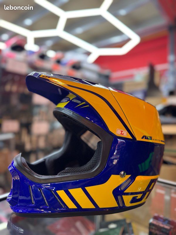 Quel casque intégral vintage et homologué choisir ? - Un pneu dans la tombe