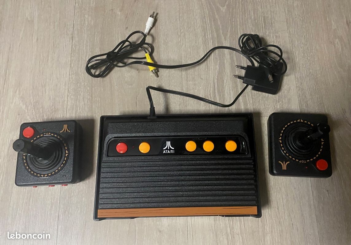 Console Atari 2600 En Boîte + Manette + Jeux – Occasion (non Testée)