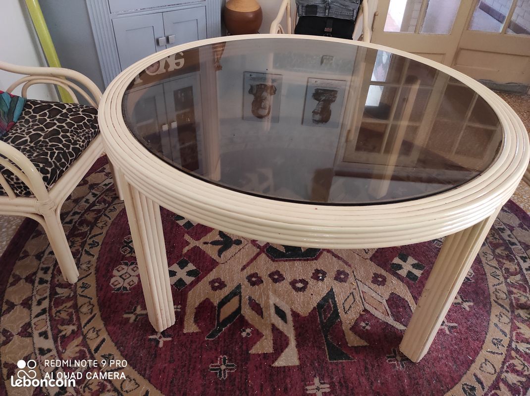 Table ronde en bois plateau en verre (image 1)