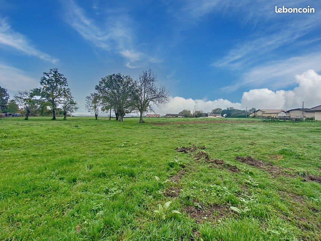 Terrain 1 pièce · à Pont-de-Vaux · 92 000 €