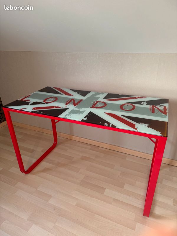 Bureau (image 1)