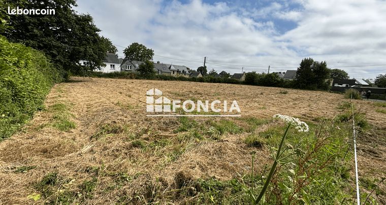 LE TRONCHET 35540 - Terrain Constructible de 1695 M2- Divisible selon projet