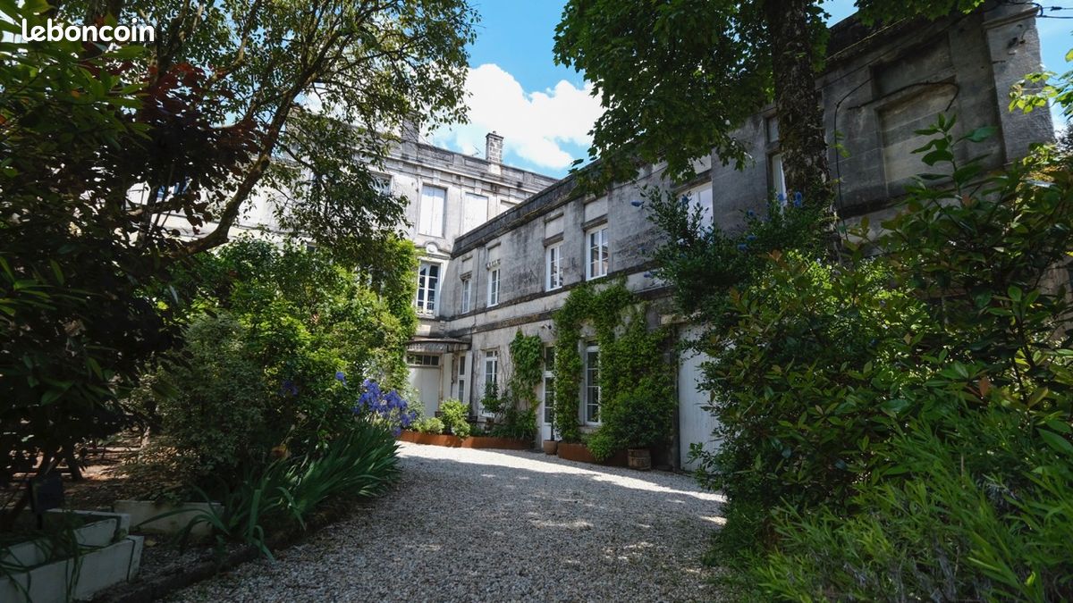 Maison 24 pièces 480 m² · à Cognac · 480 m² · 650 000 €