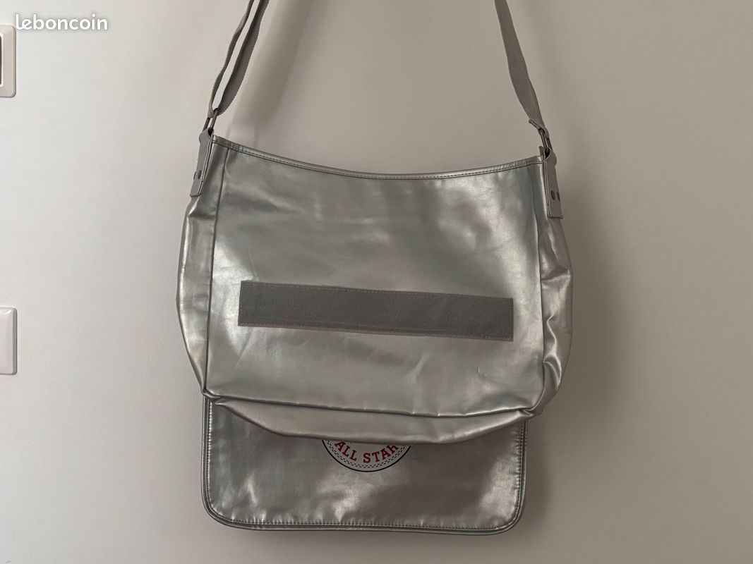 Besace de marque Converse de couleur argentée Accessoires