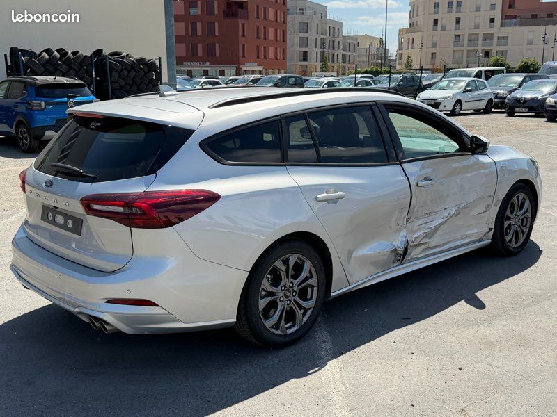 Ford focus ST LINE hybride 2025 endommagé CARTE GRISE OK ✅ (image 3)