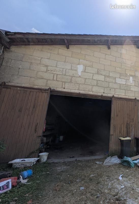 Hangar 97 m² Genissac · à Génissac · 97 m² · 45 000 €