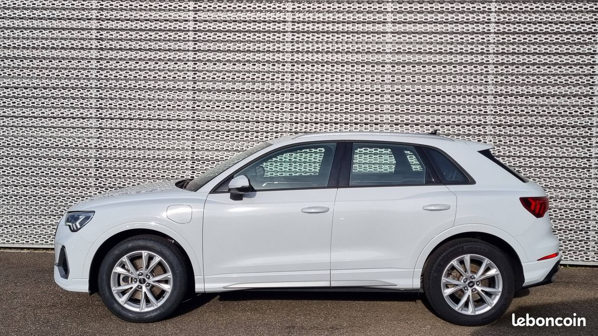 AUDI Q3 45 TFSIe 245 ch S tronic 6 S line (image 4)