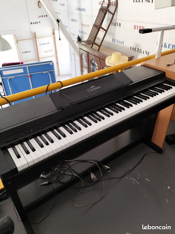 Piano numérique Yamaha CLP50 (image 1)