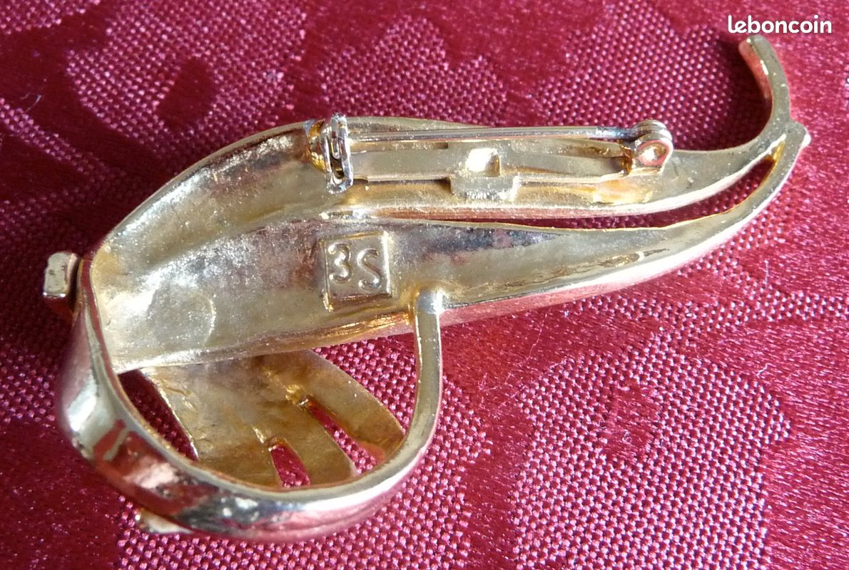 Broche Fantaisie Vintage Signée Daxon - Métal Doré, Occasion Avec Traces D'usure Normales