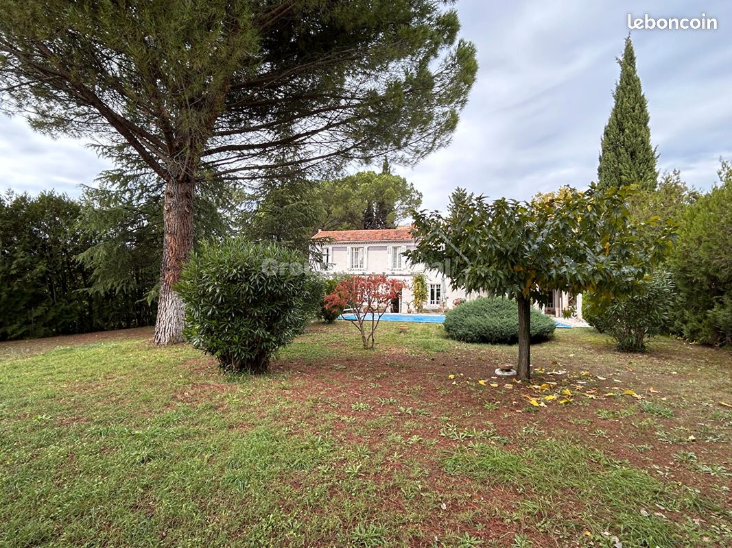 Maison 8 pièces 214 m² · à Carpentras · 214 m² · 460 000 €