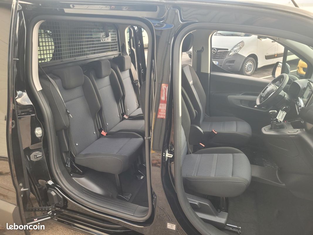 FIAT DOBLO COMBI 05 PLACES 1.5 Blue HDI 100 CH NEUF avec 2 PORTES LATÉRALES - CARTE GRISE N1 - CAMIONNETTE / T.V.A RÉCUPÉRABLE / ÉXONÉRÉ DE T.V.S ET SANS MALUS ÉCOLOGIQUE ( Prix de Vente 22 490 HT ) (image 3)