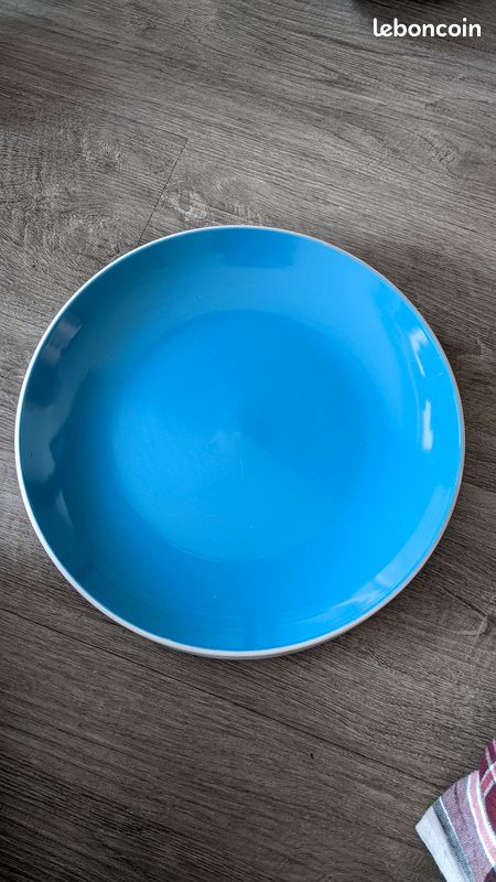 Set de vaisselle (3 assiettes plates, 2 assiettes creuses et 2 tasses) (image 4)