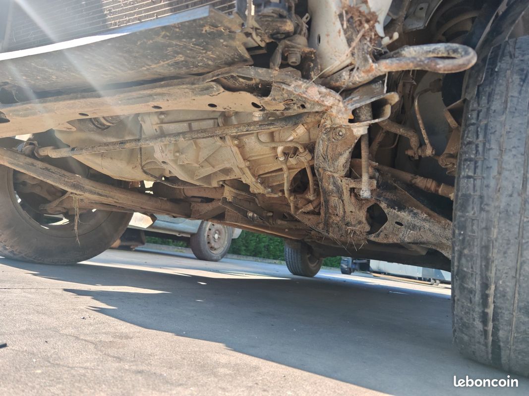 Dacia duster accidenté (image 6)