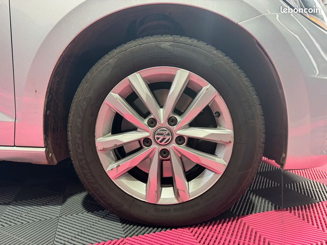 Volkswagen TOURAN 1.6 TDI 115cv DSG7 Confortline / Caméra de Recul / Régulateur de vitesse (image 16)