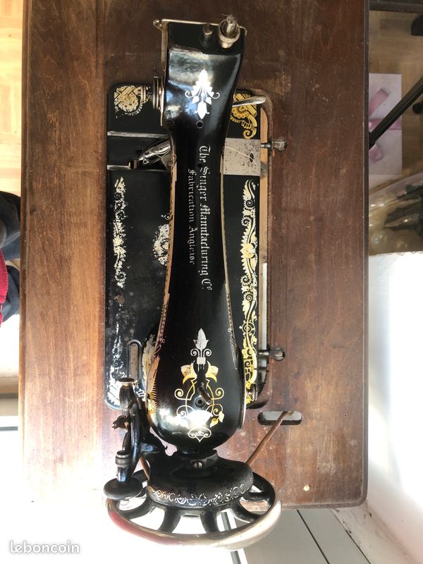 Machine à coudre singer dans son caisson et accessoires (image 4)