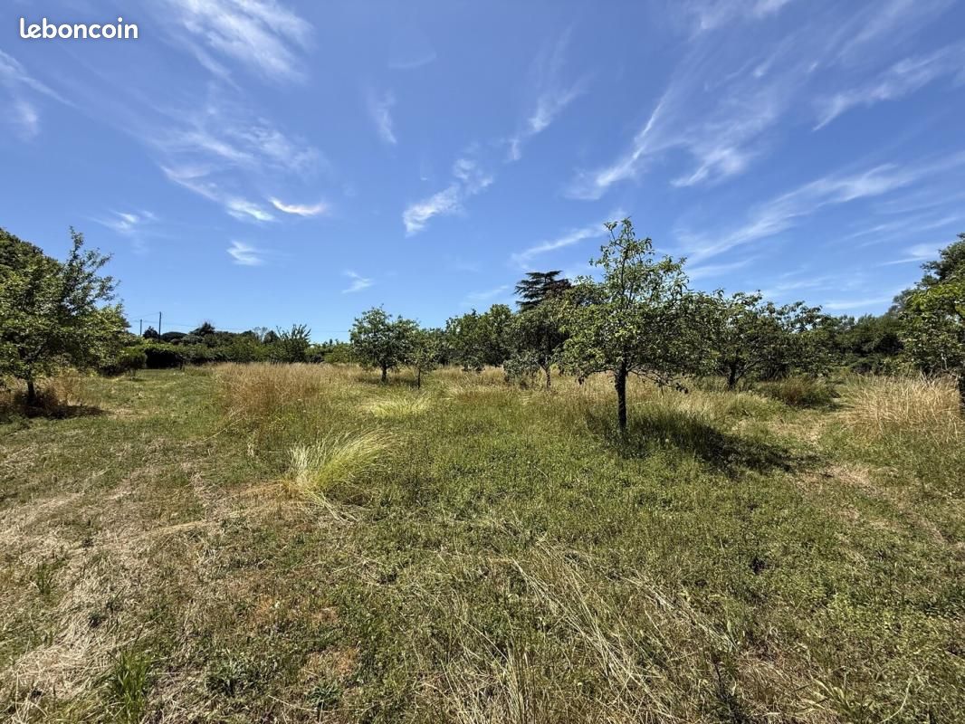 Terrain 2300 m² · à Latresne · 329 000 €