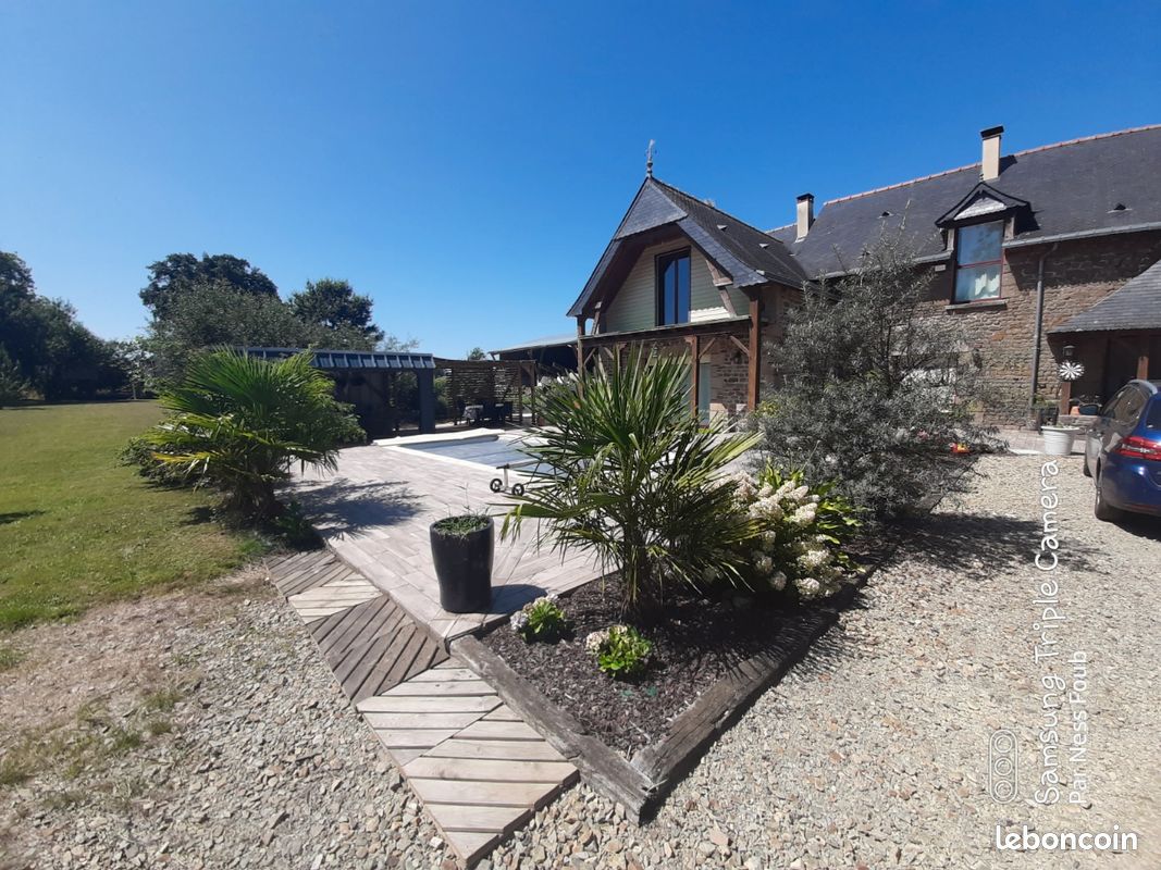 Maison 9 pièces 265 m² · à Larchamp · 265 m² · 350 000 €